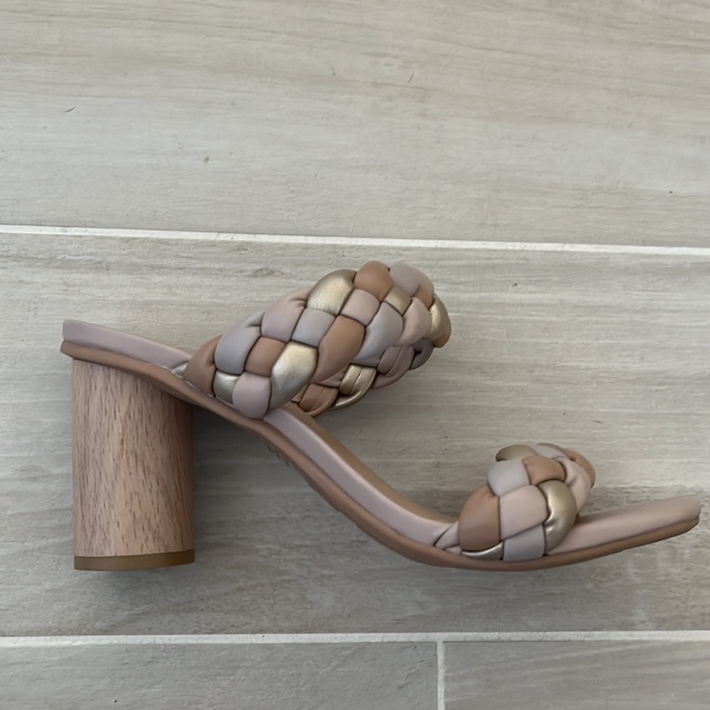 Great condition basil heels from a new day
